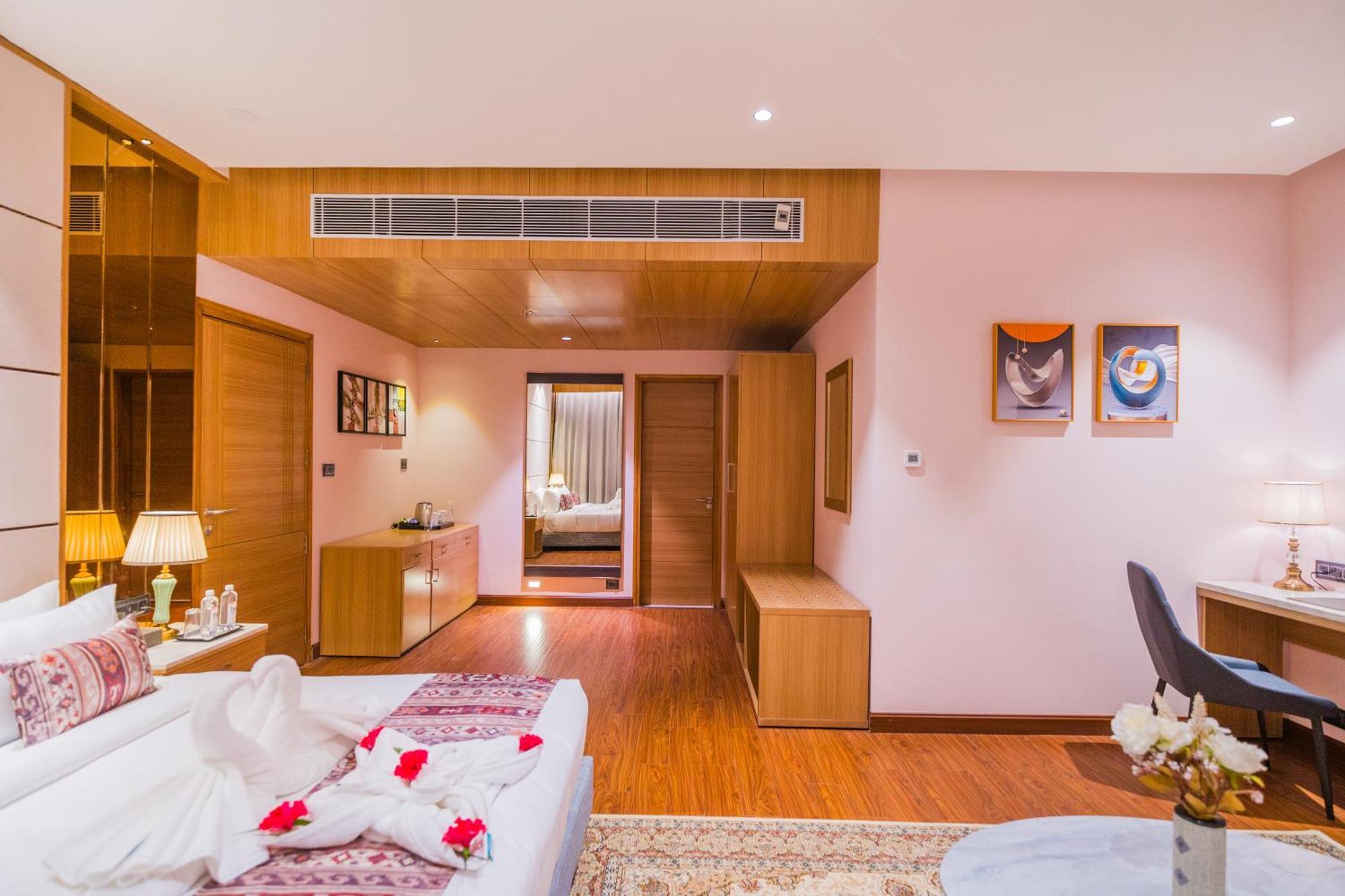The Maple Hotel Bhopal Exterior photo